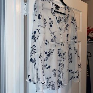 Size small sheer blouse perfect for work or fun with friends!